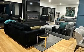 Badger House - Stunning Entertainer Fire